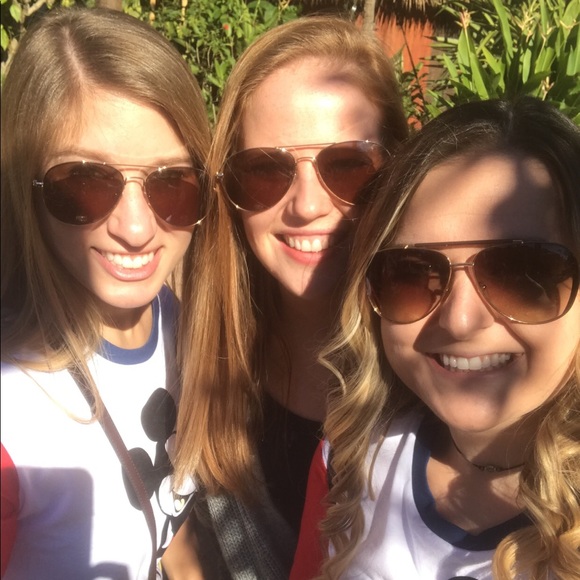 Meet your Posher, Caroline - Picture 1 of 1